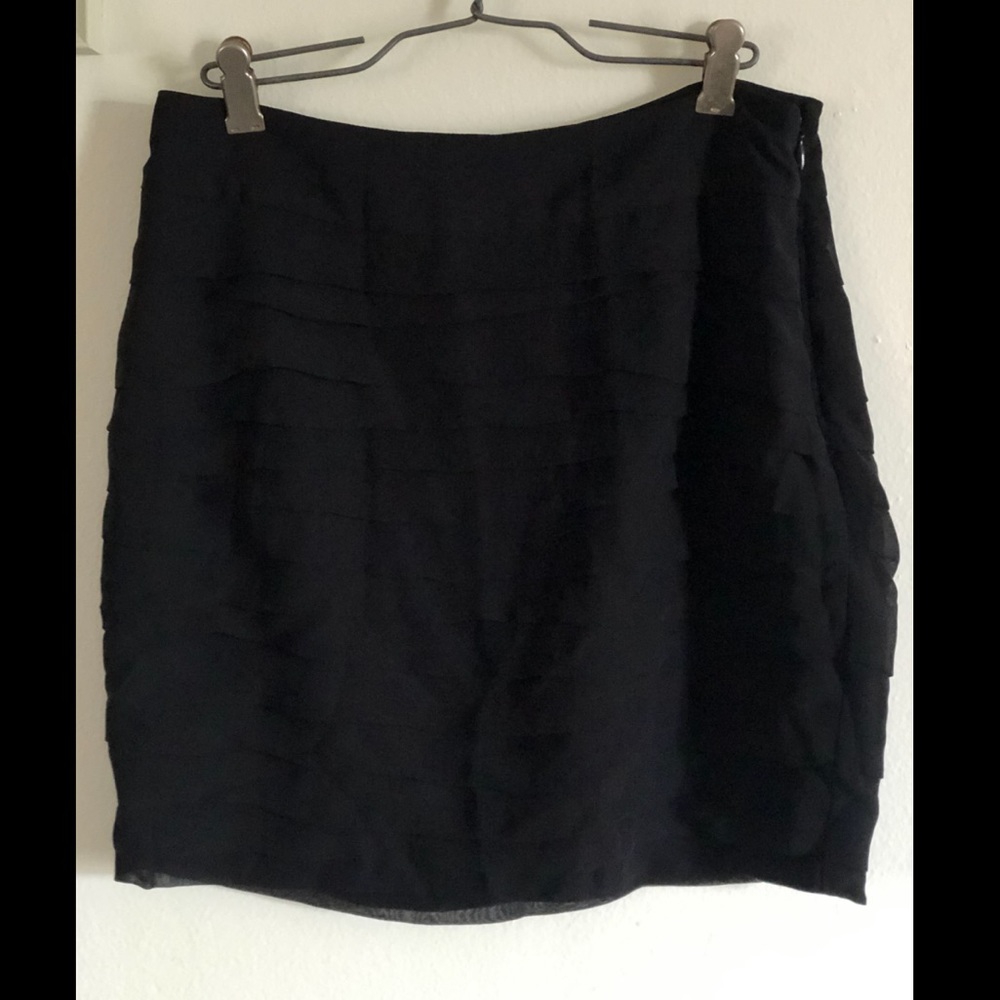 Black express skirt